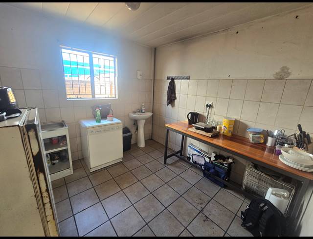 550M² WAREHOUSE TO LET IN ANDERBOLT